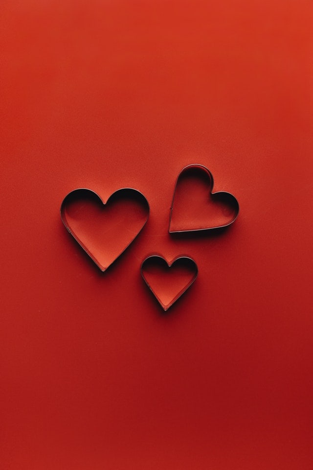 three hearts on a red background at lice clinics 805